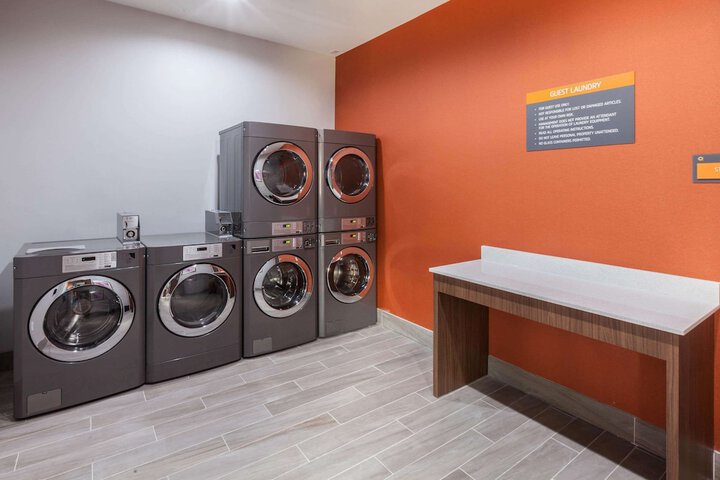 La Quinta Inn & Suites by Wyndham Houston East at Sheldon Rd