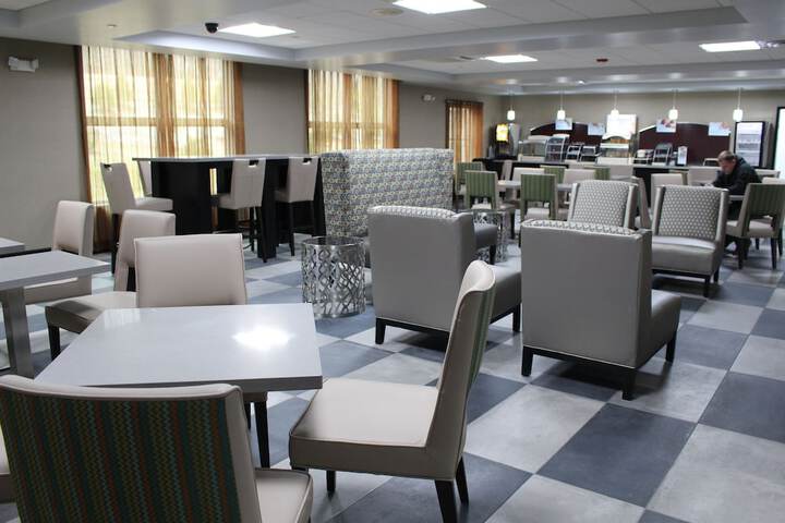 Holiday Inn Express & Suites Shawnee-Kansas City West by IHG
