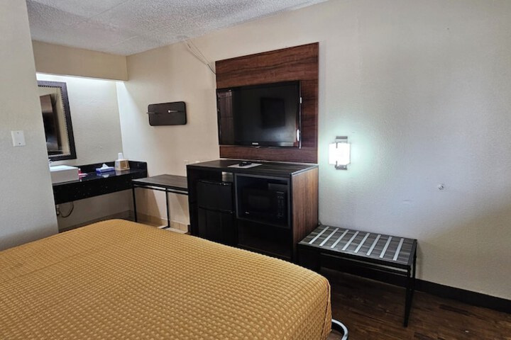 Room 34 of 41