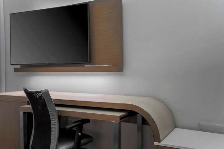 Room 11 of 25
