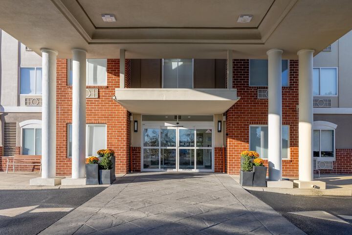 Hotel 7 of 80