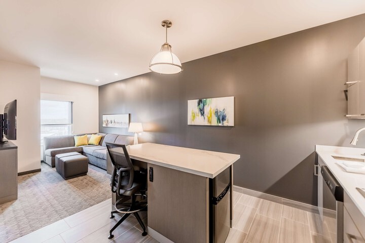 Hyatt House Winnipeg-South / Outlet Collection