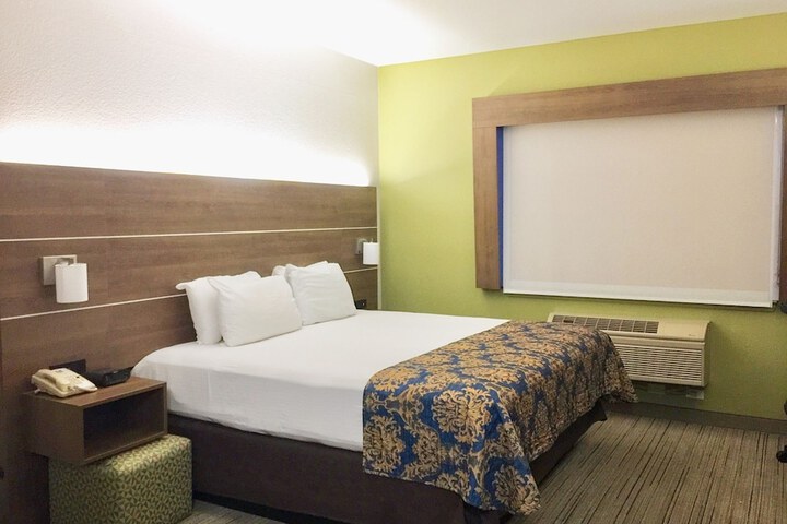 Room 18 of 43