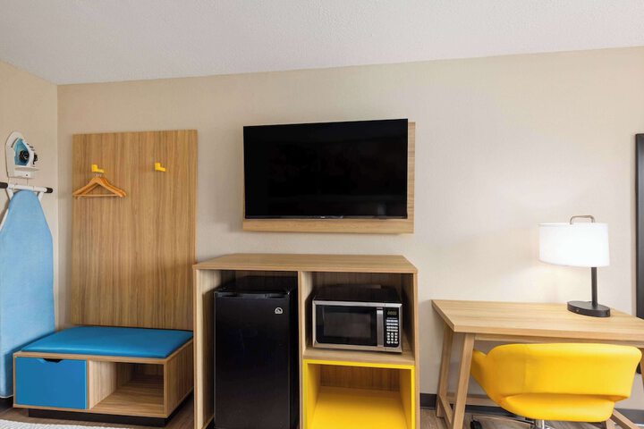 Room 30 of 46