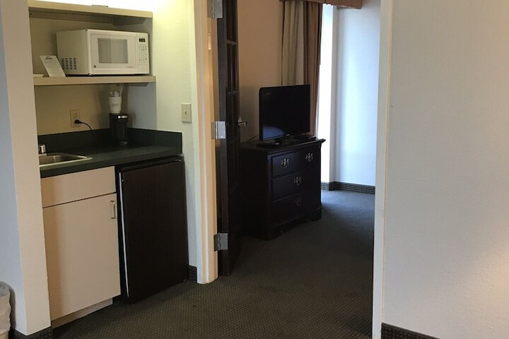 Room 15 of 37