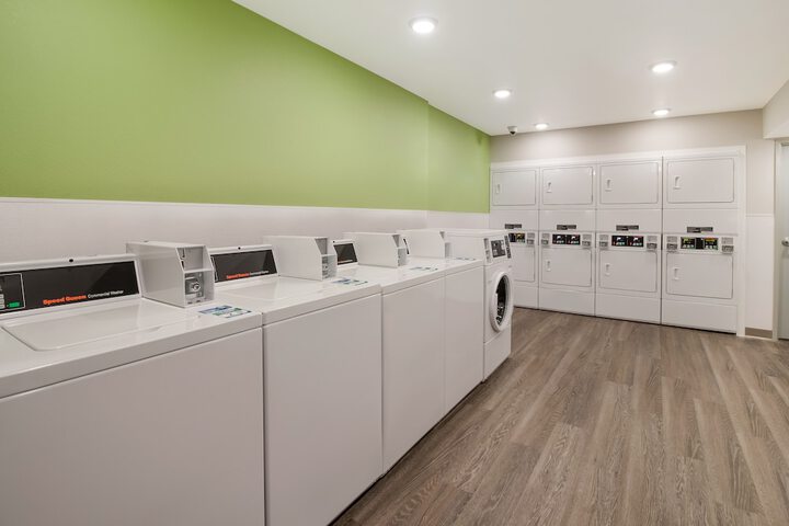 Woodspring Suites East Lansing - University Area