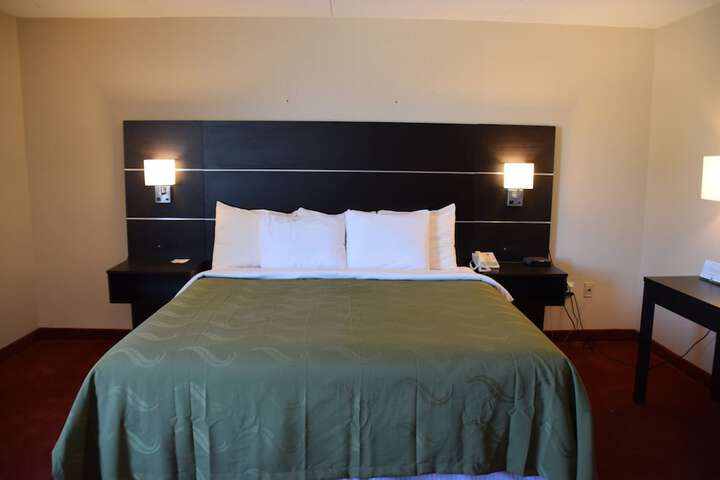 Room 27 of 34