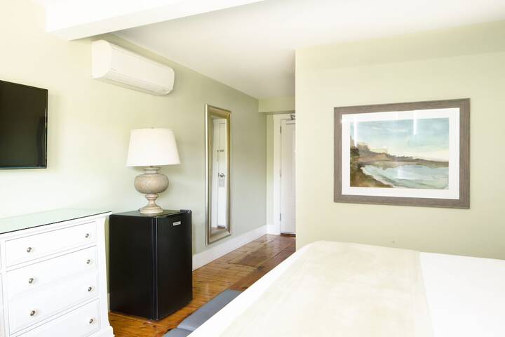 Room 70 of 106