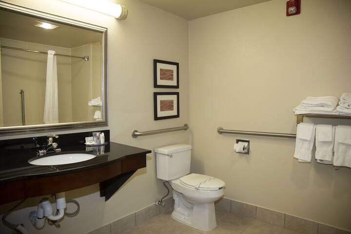 Ardmore Inn & Suites