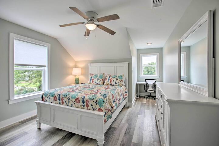 Modern Waveland Home w / Deck Walk to Beach!