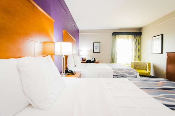 Room 10 of 32