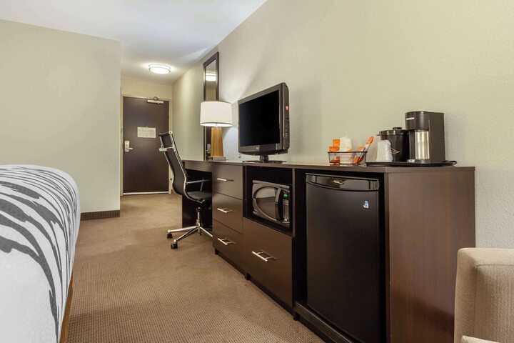 Room 35 of 47