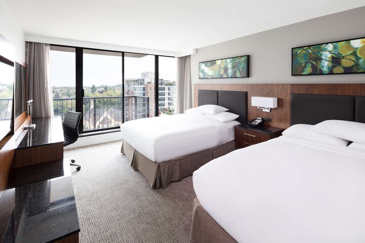 DoubleTree by Hilton Hotel & Suites Victoria
