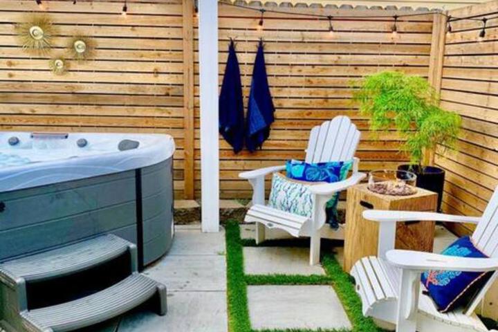 Private Basement Suite w Hot Tub
