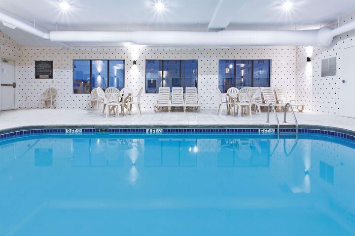La Quinta Inn & Suites by Wyndham Columbus - Grove City