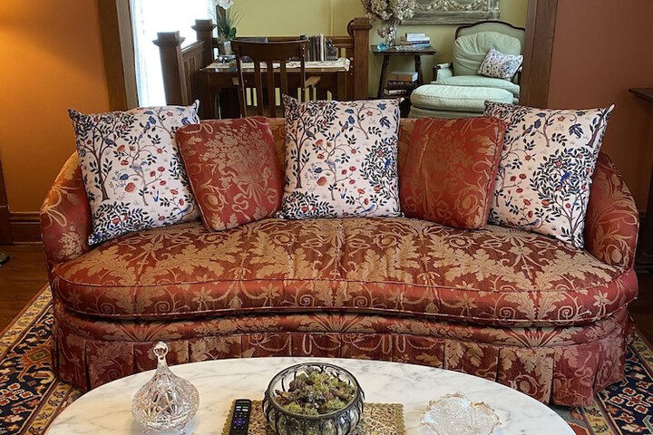 Vineyard Mansion & Carriage House Bed & Breakfast