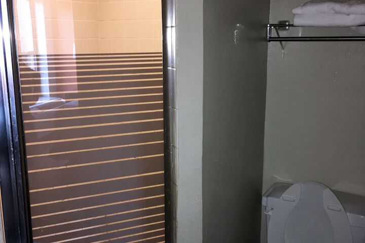 Room 17 of 28