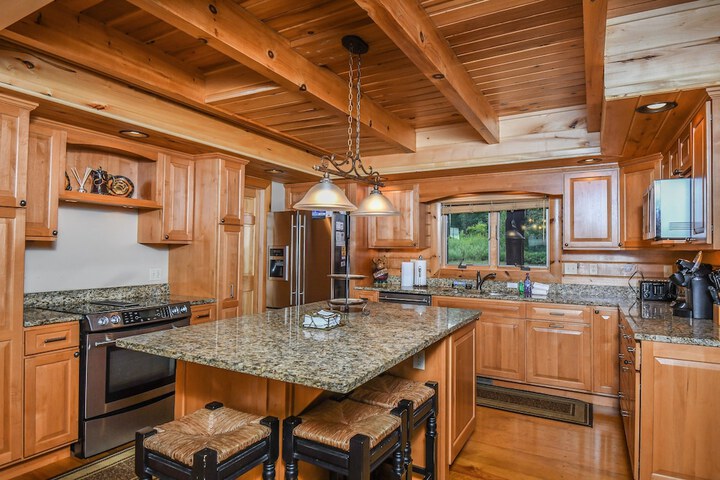 Highlands Heaven by Taylor Made Deep Creek