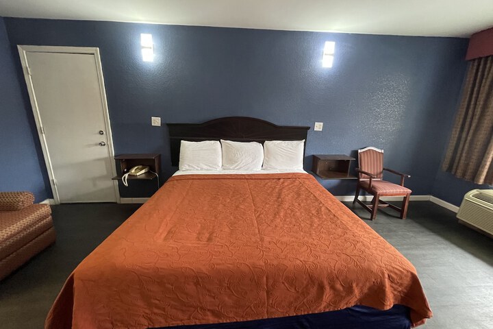 Room 10 of 22