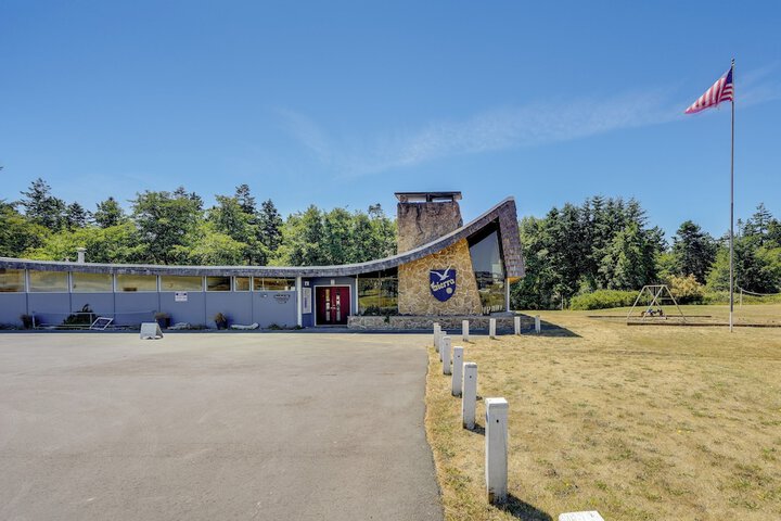 Stunning Home in Coupeville w / Deck + Beach Access