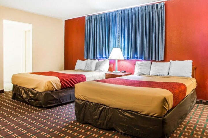 Room 10 of 29