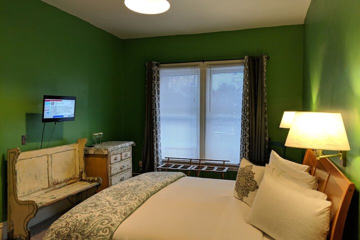 Room 43 of 60