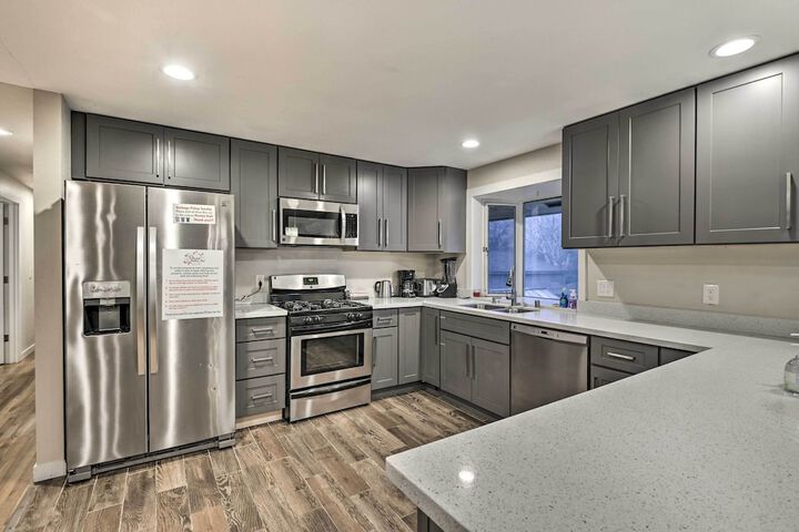 Spacious Kent Home 17 Mi to Dtwn Seattle!