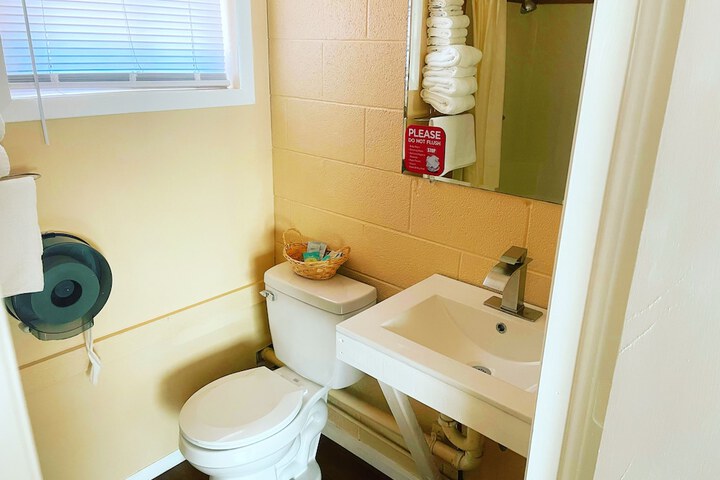 Room 4 of 10