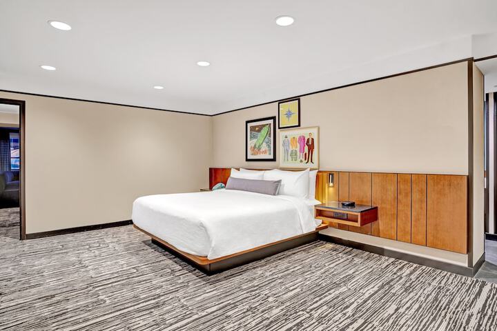 Room 82 of 138