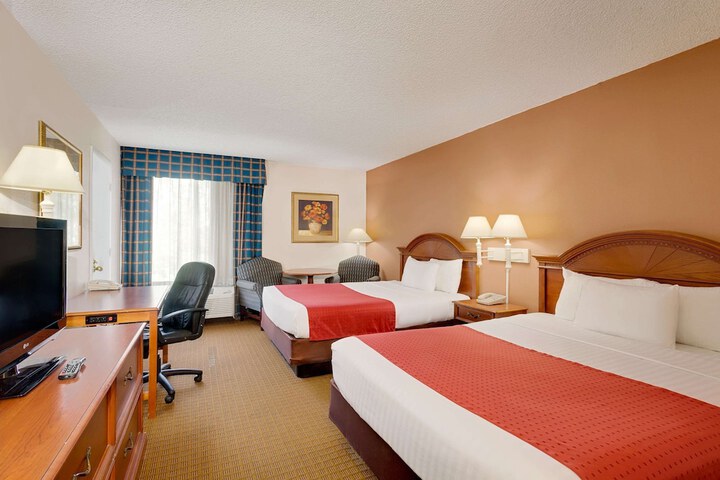 Room 10 of 26