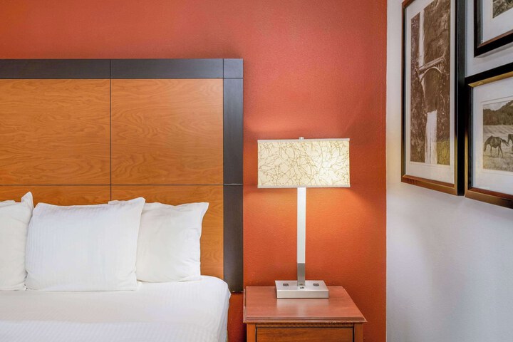 Room 13 of 25