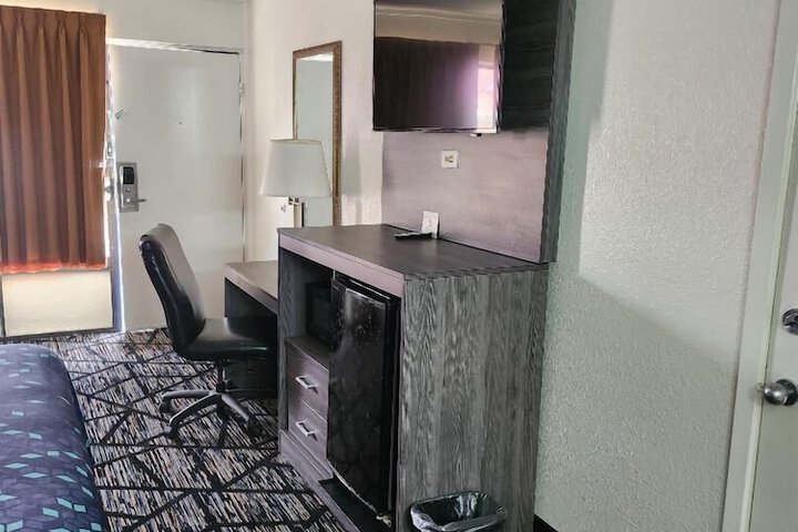 Room 18 of 36