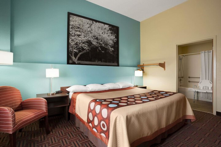 Room 9 of 17