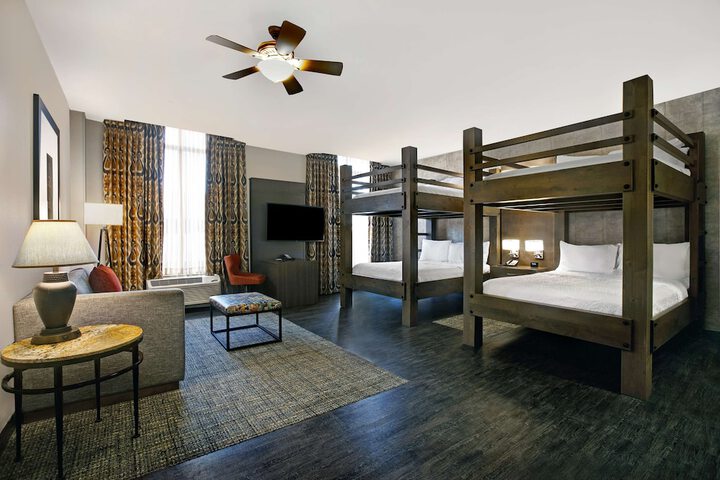 Room 27 of 60