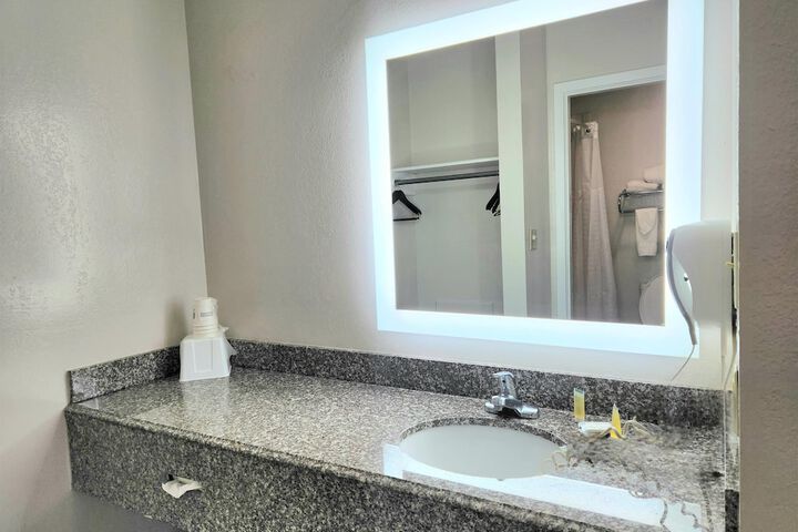 Days Inn by Wyndham San Marcos