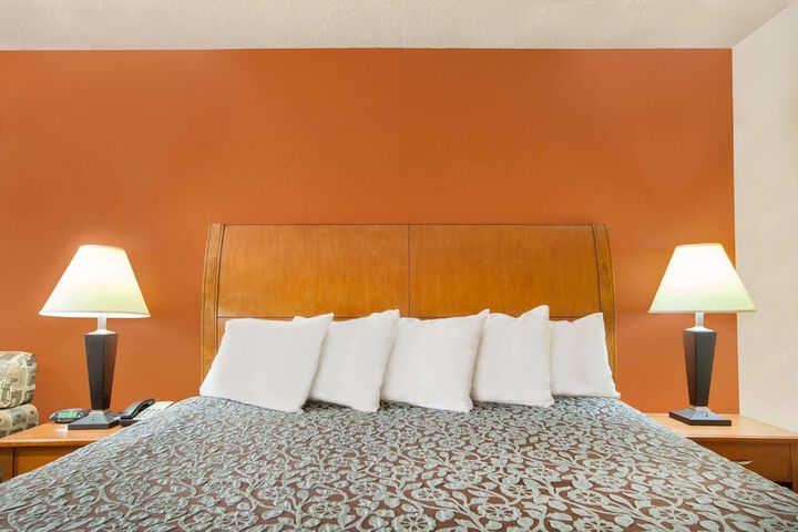 Room 10 of 15