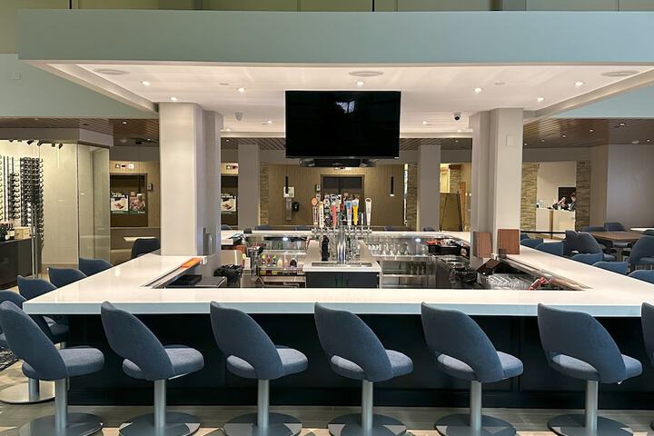 Lounge 69 of 76