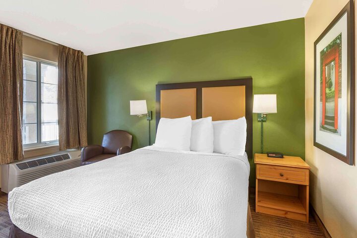Room 21 of 34
