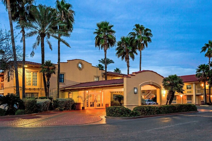 Hotel 7 of 65