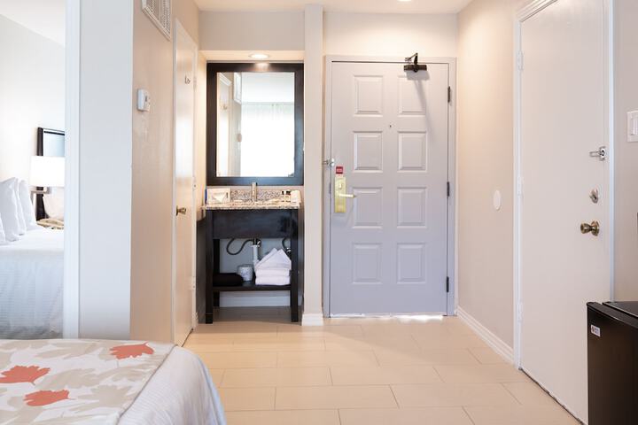 Room 17 of 19