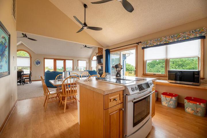 Climate Change - Duck Sea Tern, Oceanside, 280 Yds to Beach, Pool, Hot Tub, Pets OK