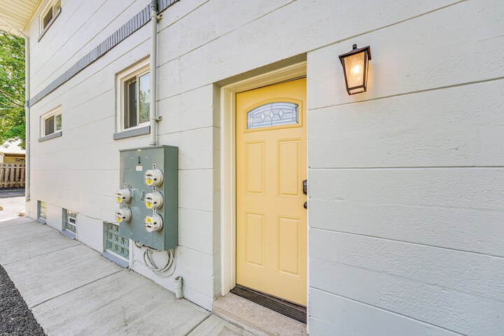 Top-floor Wyandotte Apt Near Detroit Riverfront!