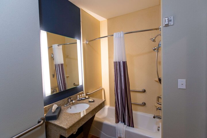 Room 34 of 61