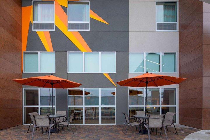 Hotel Exterior 30 of 30