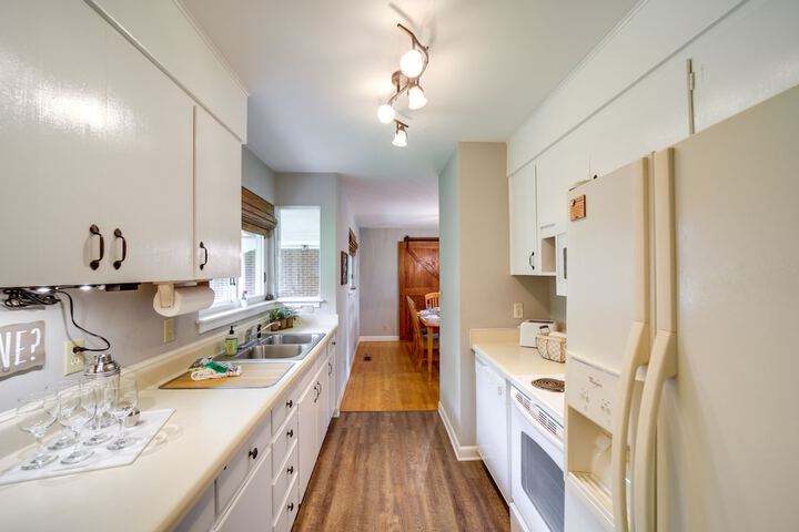 Centrally Located Brevard Home w / Deck & Fire Pit!