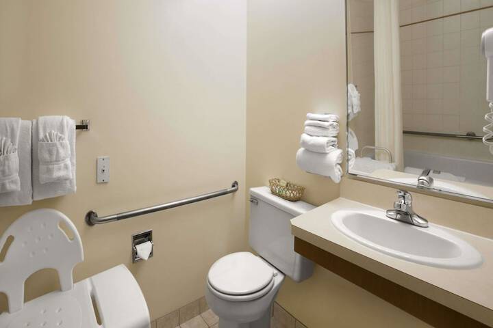 Room 7 of 11