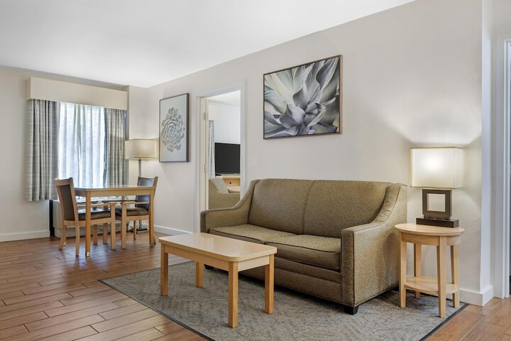 Best Western Plus South Coast Inn