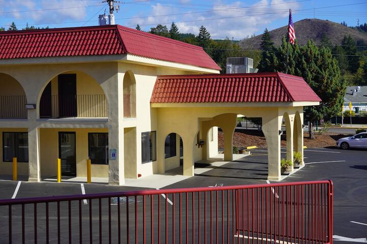 Timberland Inn & Suites
