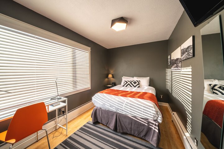 Room 15 of 38