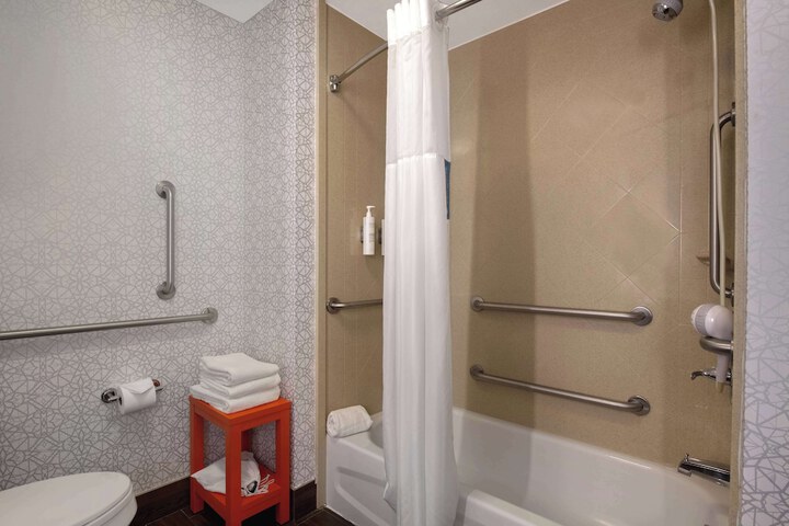 Room 12 of 42
